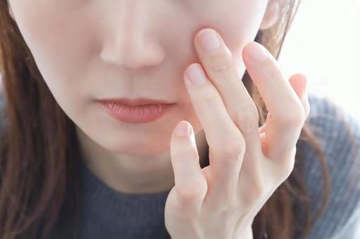 ニキビ毛穴（ニキビ跡）の改善：スキンケアや治療方法を解説