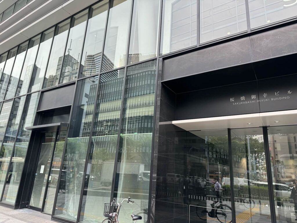 西梅田駅からFLALUクリニックへの行き方