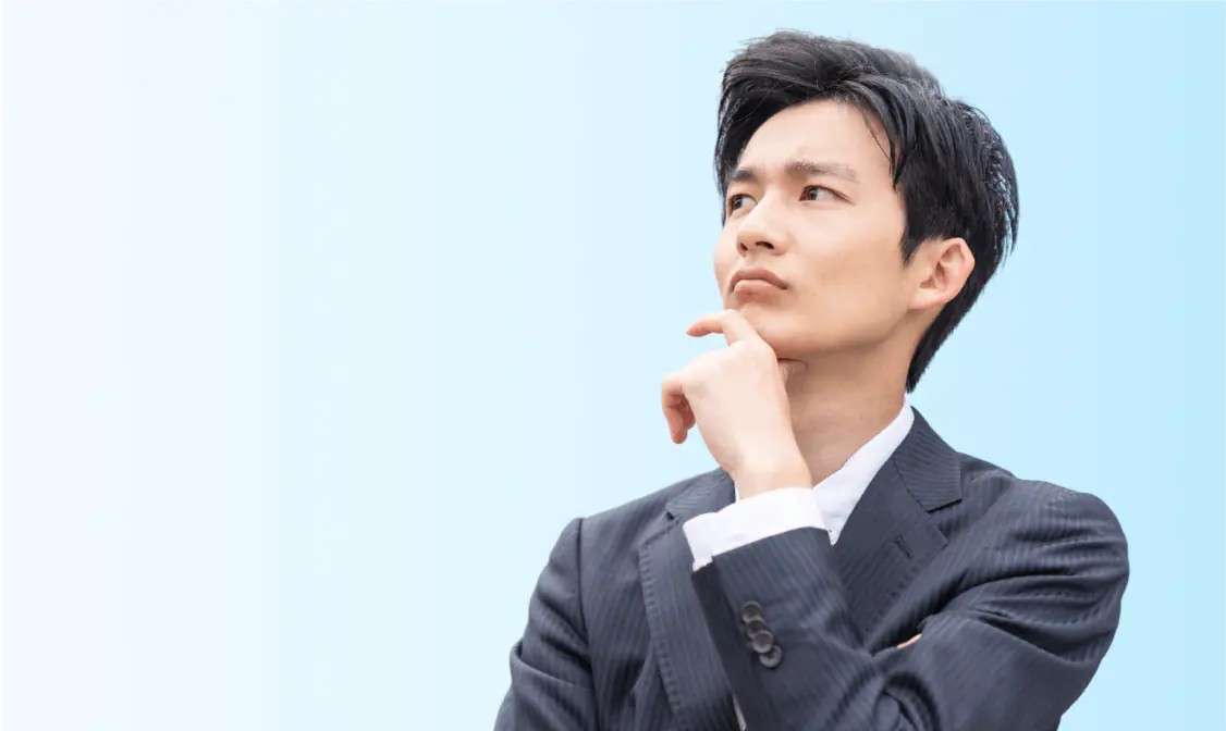 DMMオンラインクリニックの口コミ評判について考える男性イメージ