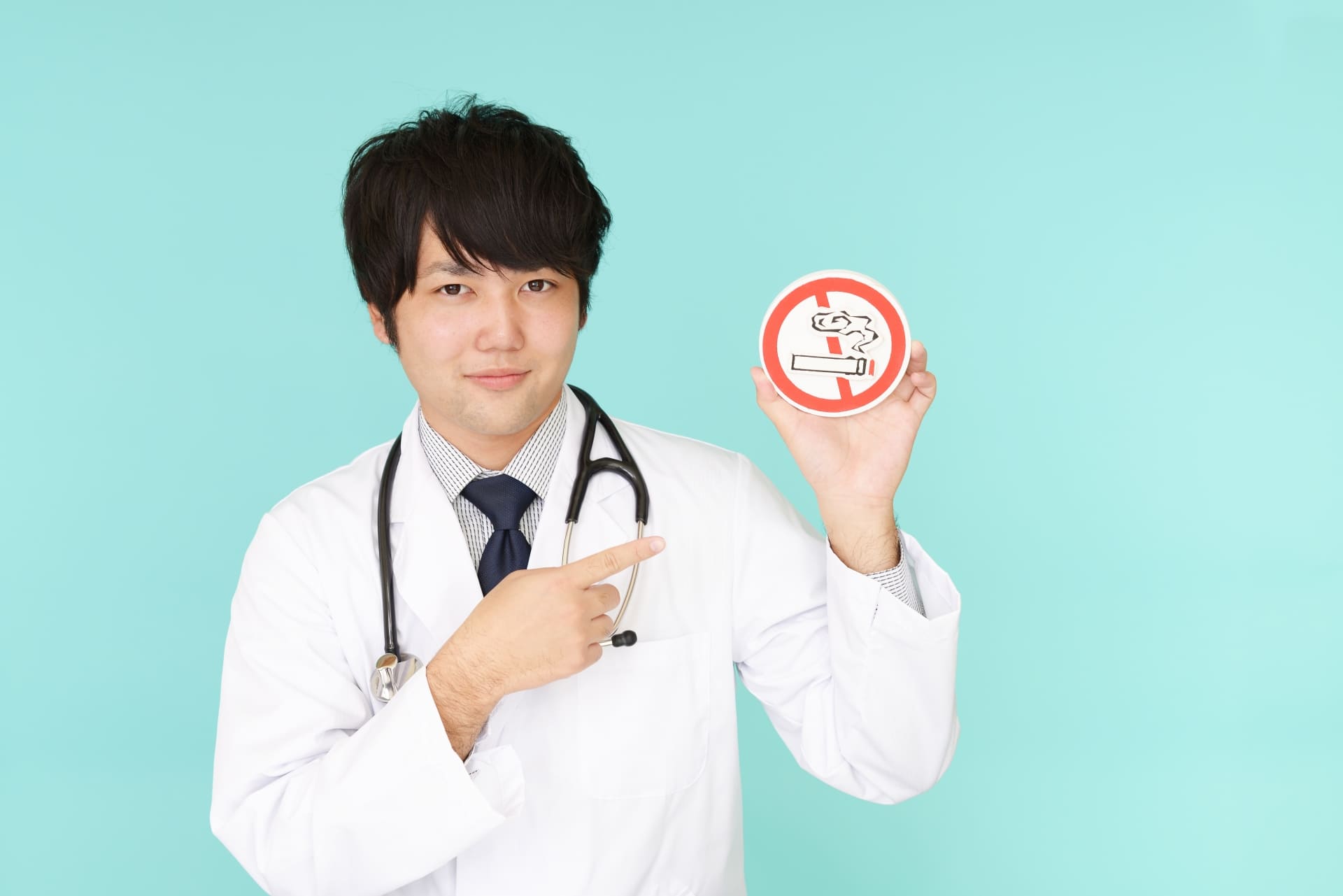 髪を増やす・生やすために禁煙を進める医師イメージ