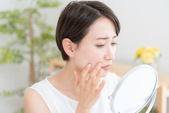 困った顔女性