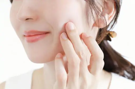 毛穴の開きの原因とは？毛穴を引き締める治療法を解説